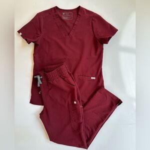 FIGS Women’s Scrubs Set